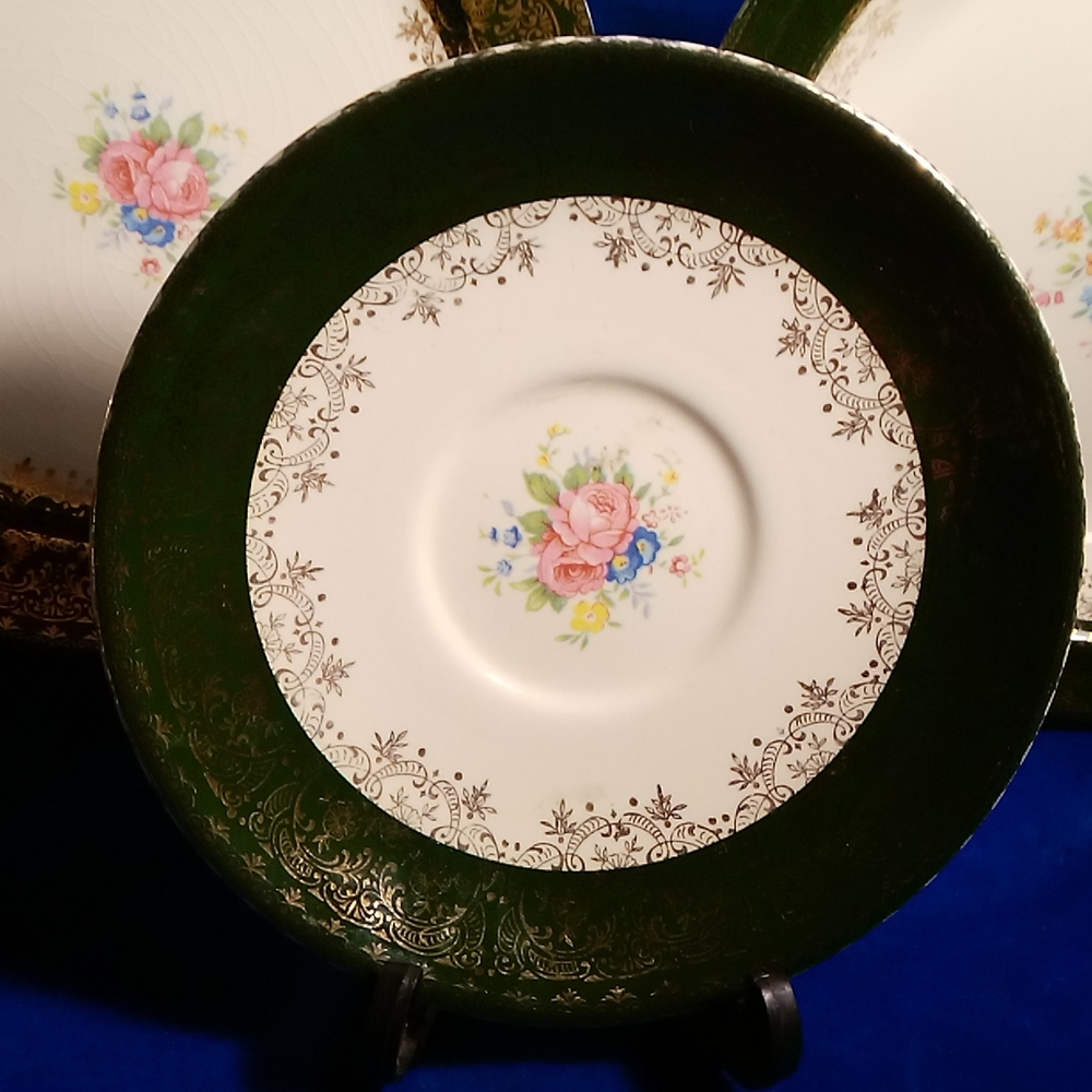 Floral Patterned Dinnerware Set - Picture 3 of 13